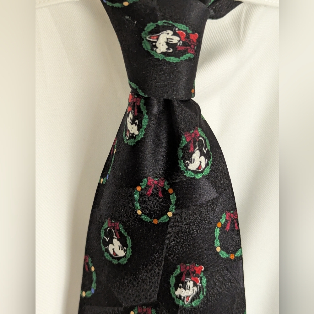 Disney Mickey Mouse And Goofy Holiday Silk Tie Black Red Green
